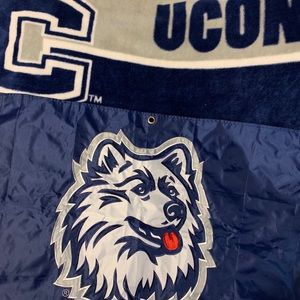 🌲3/$35🌲BANNER/UCONN HUSKIES THROW BLANKET